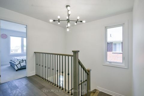 Photo 20 at 43 Auburn Court, Ardagh, Barrie
