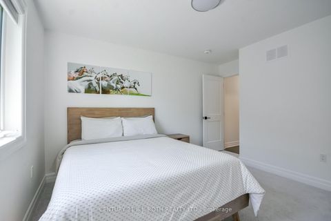 Photo 31 at 43 Auburn Court, Ardagh, Barrie