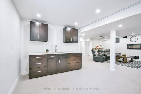 Photo 35 at 43 Auburn Court, Ardagh, Barrie