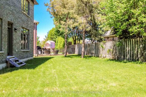 Photo 43 at 43 Auburn Court, Ardagh, Barrie