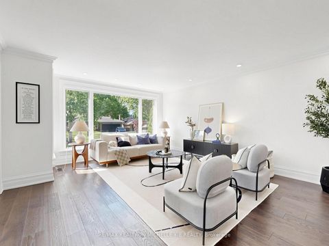 Photo 2 at 8 Meadowglade Crescent, Henry Farm, Toronto
