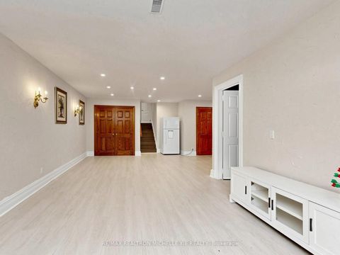 Photo 36 at 8 Meadowglade Crescent, Henry Farm, Toronto