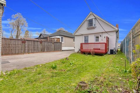 Photo 1 at 6 Vanbrugh Avenue, Cliffside, Toronto