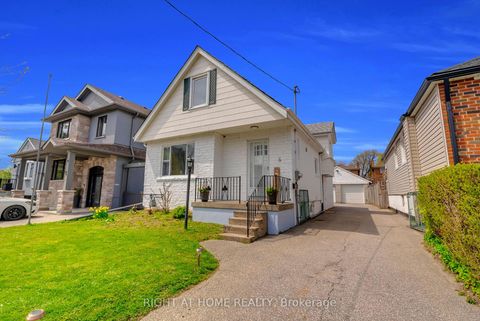 Photo 2 at 6 Vanbrugh Avenue, Cliffside, Toronto