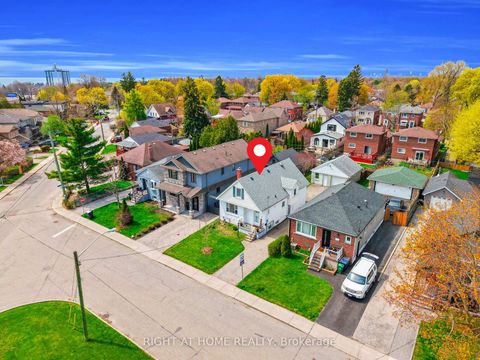Photo 3 at 6 Vanbrugh Avenue, Cliffside, Toronto