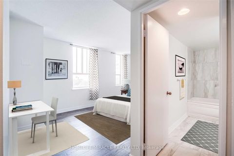 Photo 10 at 605 - 95 Lombard Street, Yonge Corridor, Toronto