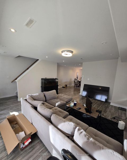 Photo 13 at 27 - 1 Leggott Avenue, Painswick North, Barrie