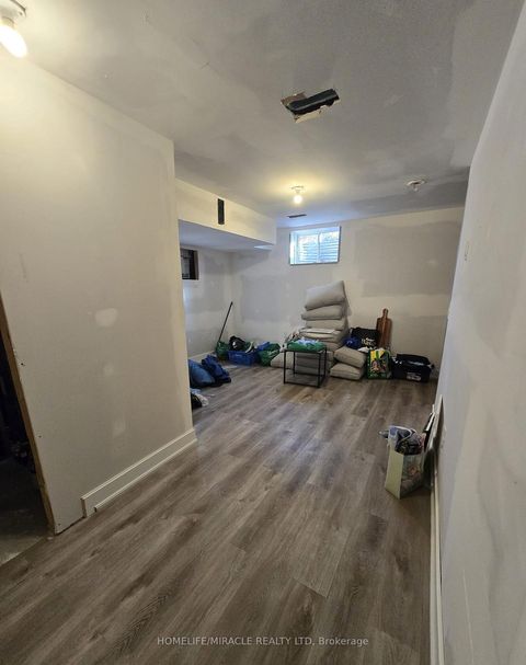 Photo 26 at 27 - 1 Leggott Avenue, Painswick North, Barrie