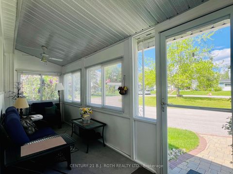 Photo 2 at 1 Nectarine Court, Rural Innisfil, Innisfil