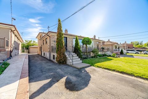 Photo 1 at 44 Duncanwoods Drive, Humber Summit, Toronto