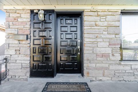 Photo 2 at 44 Duncanwoods Drive, Humber Summit, Toronto