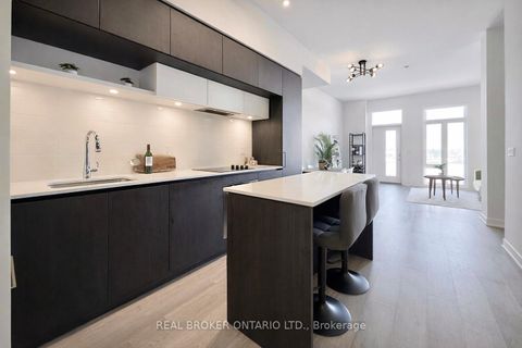 Photo 6 at 404 - 11 Steckley House Lane, Rural Richmond Hill, Richmond Hill