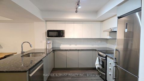 Photo 7 at TH109 - 160 Flemington Road E, Glen Park, Toronto