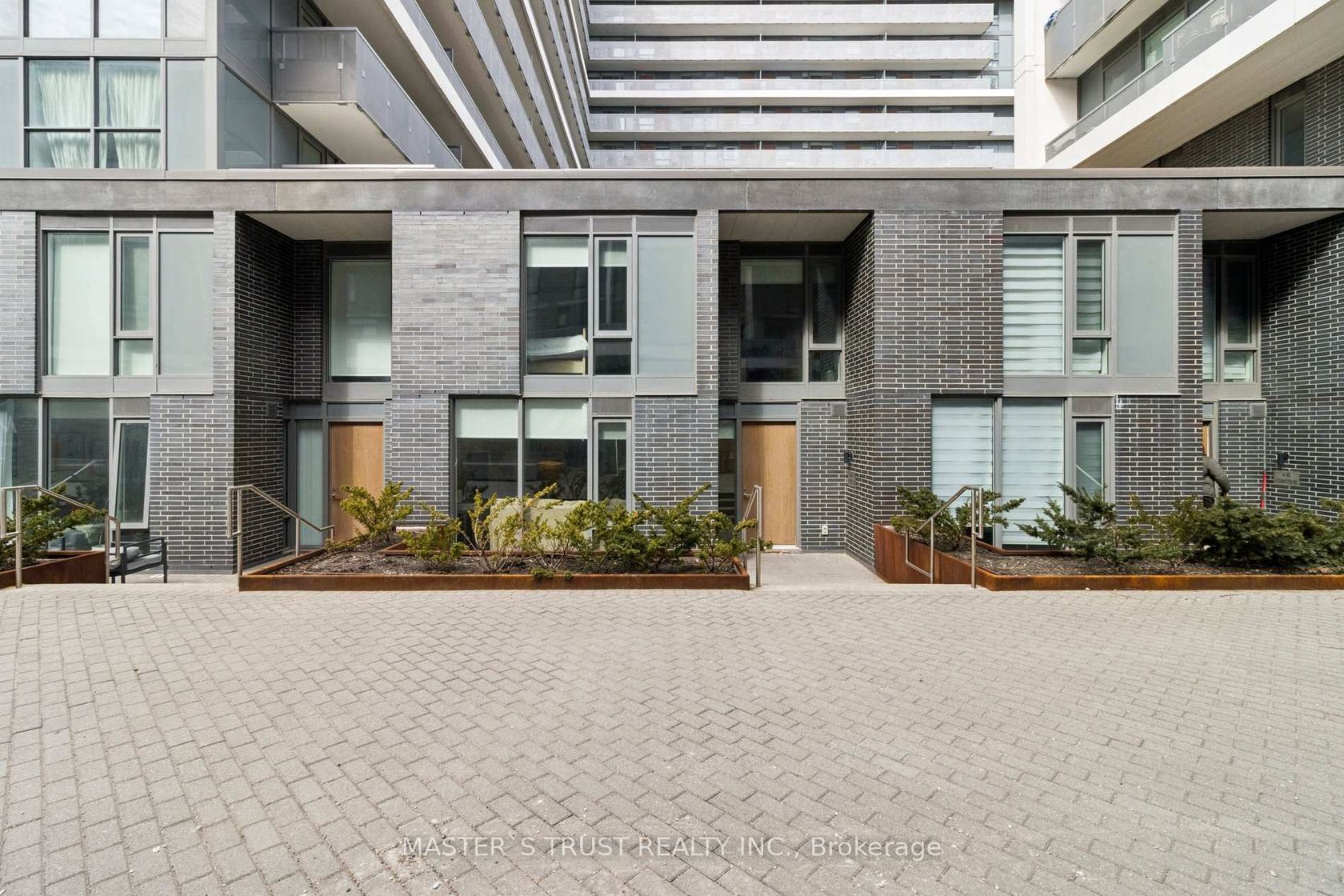 TH109 - 160 Flemington Road E, Glen Park, Toronto 
