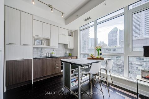 Photo 16 at 1407 - 199 Richmond Street W, Waterfront Communities C1, Toronto