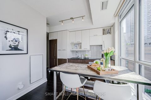 Photo 18 at 1407 - 199 Richmond Street W, Waterfront Communities C1, Toronto