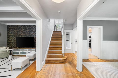 Photo 2 at 202 Dinnick Crescent, Lawrence Park South, Toronto