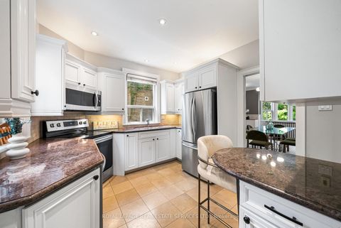 Photo 14 at 202 Dinnick Crescent, Lawrence Park South, Toronto