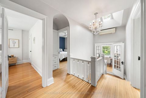 Photo 18 at 202 Dinnick Crescent, Lawrence Park South, Toronto