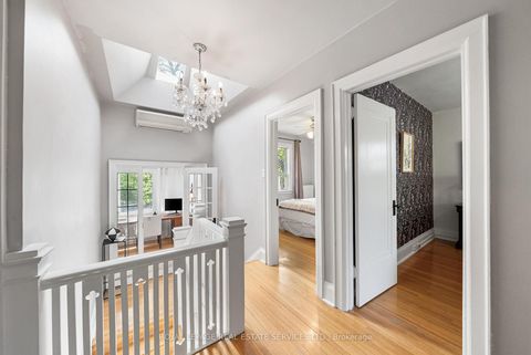 Photo 19 at 202 Dinnick Crescent, Lawrence Park South, Toronto