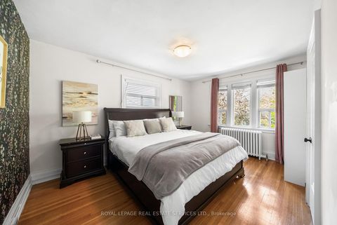 Photo 20 at 202 Dinnick Crescent, Lawrence Park South, Toronto