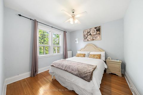Photo 26 at 202 Dinnick Crescent, Lawrence Park South, Toronto
