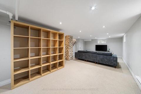 Photo 29 at 202 Dinnick Crescent, Lawrence Park South, Toronto