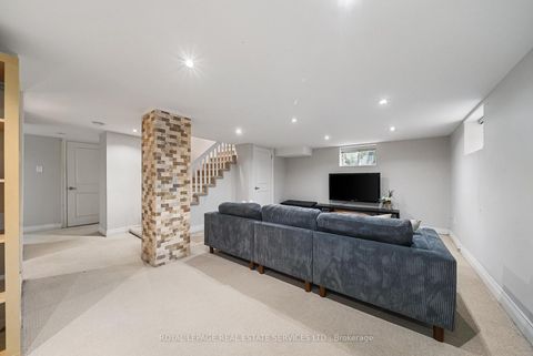 Photo 30 at 202 Dinnick Crescent, Lawrence Park South, Toronto