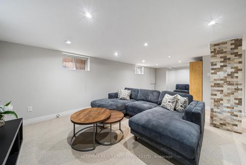 Photo 31 at 202 Dinnick Crescent, Lawrence Park South, Toronto