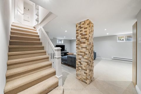 Photo 33 at 202 Dinnick Crescent, Lawrence Park South, Toronto