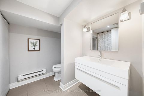 Photo 34 at 202 Dinnick Crescent, Lawrence Park South, Toronto