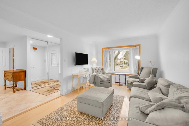 Photo 5 at 6366 Miller's Grove, Meadowvale, Mississauga