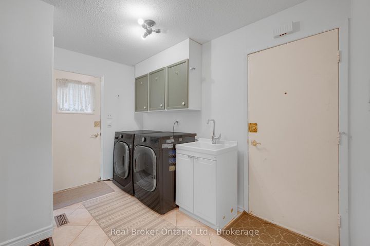 Photo 9 at 6366 Miller's Grove, Meadowvale, Mississauga
