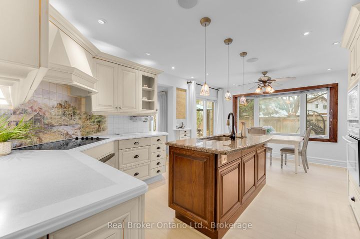 Photo 11 at 6366 Miller's Grove, Meadowvale, Mississauga