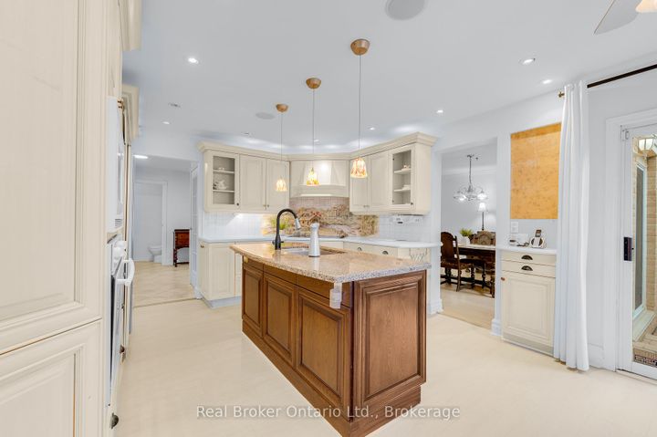Photo 12 at 6366 Miller's Grove, Meadowvale, Mississauga