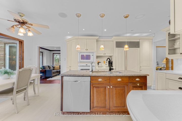 Photo 13 at 6366 Miller's Grove, Meadowvale, Mississauga