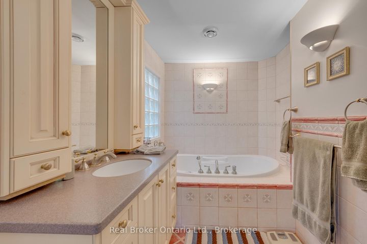 Photo 25 at 6366 Miller's Grove, Meadowvale, Mississauga