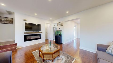 Photo 2 at 68 Phalen Crescent, Milliken, Toronto