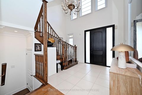 Photo 2 at 71 Allison Ann Way, Patterson, Vaughan