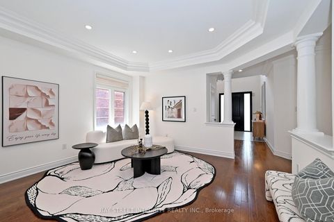 Photo 5 at 71 Allison Ann Way, Patterson, Vaughan