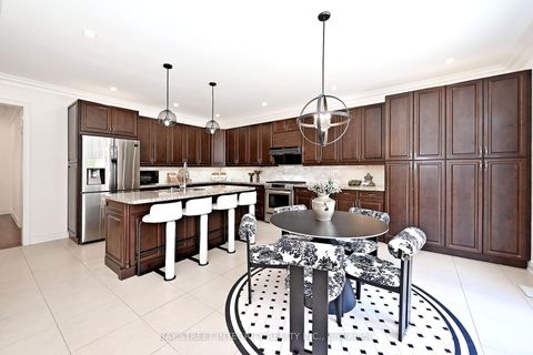 Photo 9 at 71 Allison Ann Way, Patterson, Vaughan