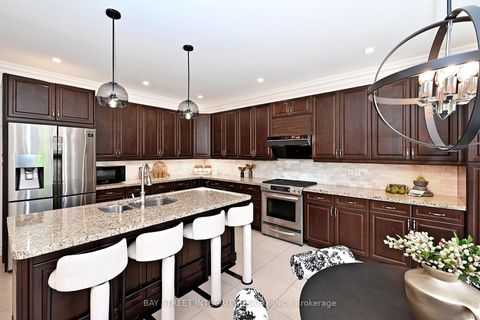 Photo 10 at 71 Allison Ann Way, Patterson, Vaughan