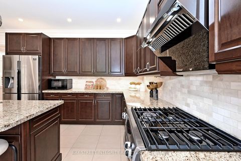 Photo 11 at 71 Allison Ann Way, Patterson, Vaughan