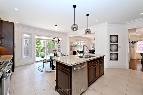 Photo 12 at 71 Allison Ann Way, Patterson, Vaughan
