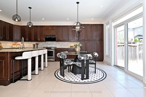 Photo 13 at 71 Allison Ann Way, Patterson, Vaughan