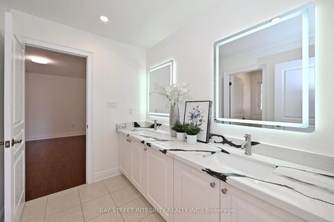 Photo 37 at 71 Allison Ann Way, Patterson, Vaughan