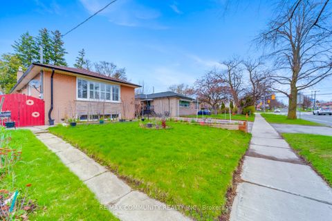 Photo 2 at 118 Brimorton Drive, Bendale, Toronto