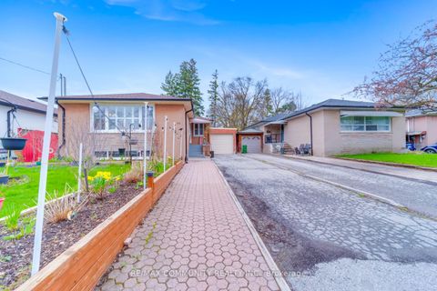 Photo 3 at 118 Brimorton Drive, Bendale, Toronto