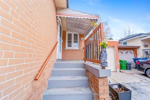 Photo 5 at 118 Brimorton Drive, Bendale, Toronto