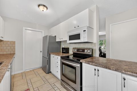 Photo 11 at 990 Anna Maria Avenue, Alcona, Innisfil